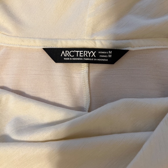 Women’s Arcteryx cream top - Picture 3 of 4